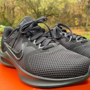 Nike Downshifter 11 women’s sneaker New and never worn